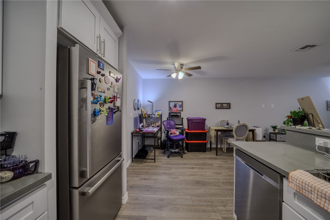 1632 Shamrock Road Bullhead City, AZ 86442 - Photo 17 of 59 Kitchen