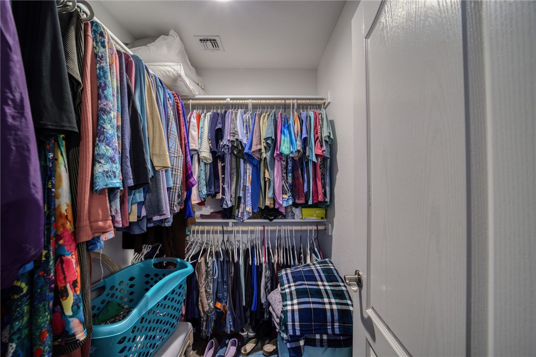 1632 Shamrock Road Bullhead City, AZ 86442 - Photo 22 of 59 Closet