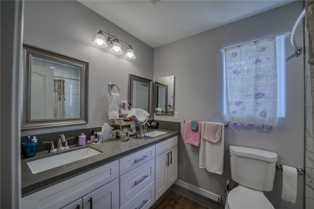 1632 Shamrock Road Bullhead City, AZ 86442 - Photo 23 of 59 Master Bathroom