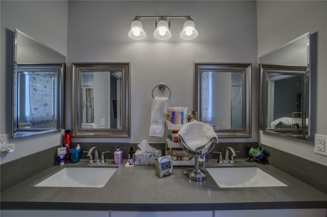 1632 Shamrock Road Bullhead City, AZ 86442 - Photo 24 of 59 Master Bathroom