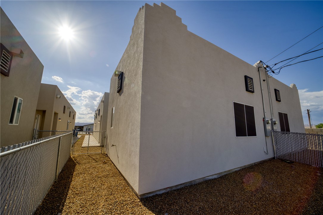 1632 Shamrock Road Bullhead City, AZ 86442 - Photo 40 of 59 Side of Structure