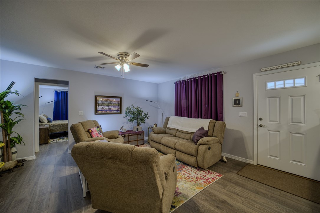 1632 Shamrock Road Bullhead City, AZ 86442 - Photo 7 of 59 Living Room