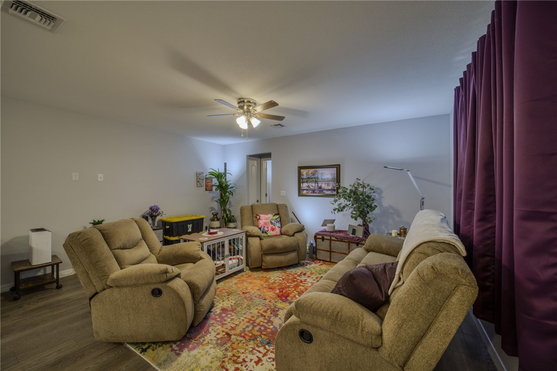 1632 Shamrock Road Bullhead City, AZ 86442 - Photo 8 of 59 Living Room