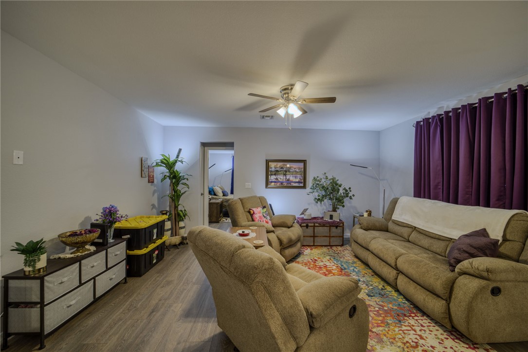 1632 Shamrock Road Bullhead City, AZ 86442 - Photo 9 of 59 Living Room