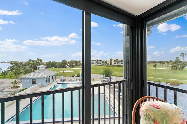 $2,250 | 40 Northeast Plantation Road, Unit 301, Stuart, FL 34996