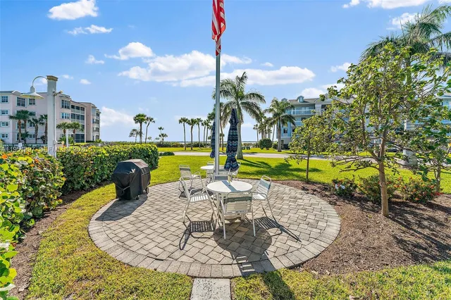 $2,250 | 40 Northeast Plantation Road, Unit 301, Stuart, FL 34996