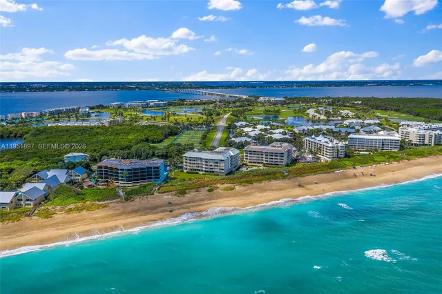 $2,250 | 40 Northeast Plantation Road, Unit 301, Stuart, FL 34996