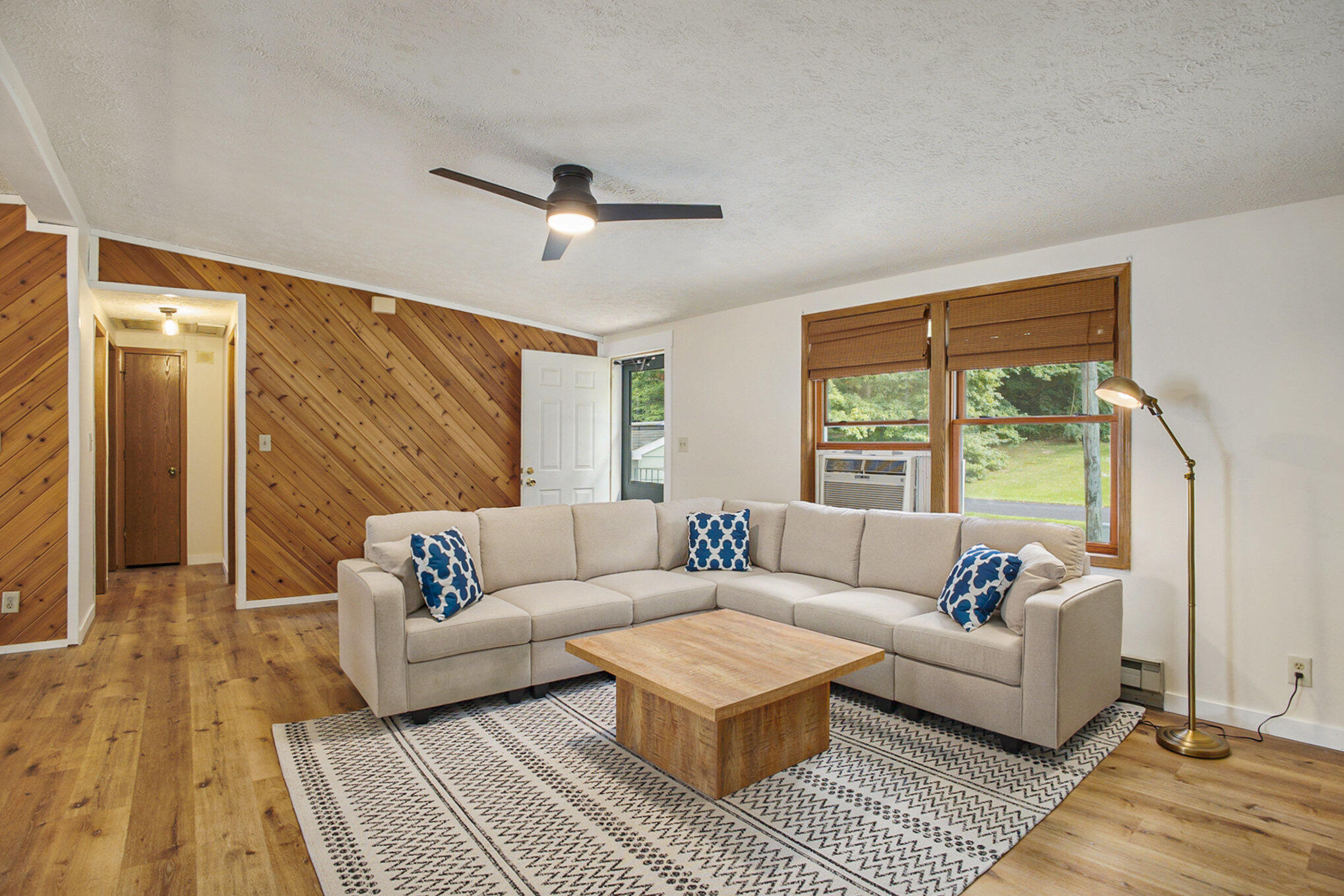 60053 East Oak Drive Decatur, MI 49045 - Photo 10 of 37 Living Room