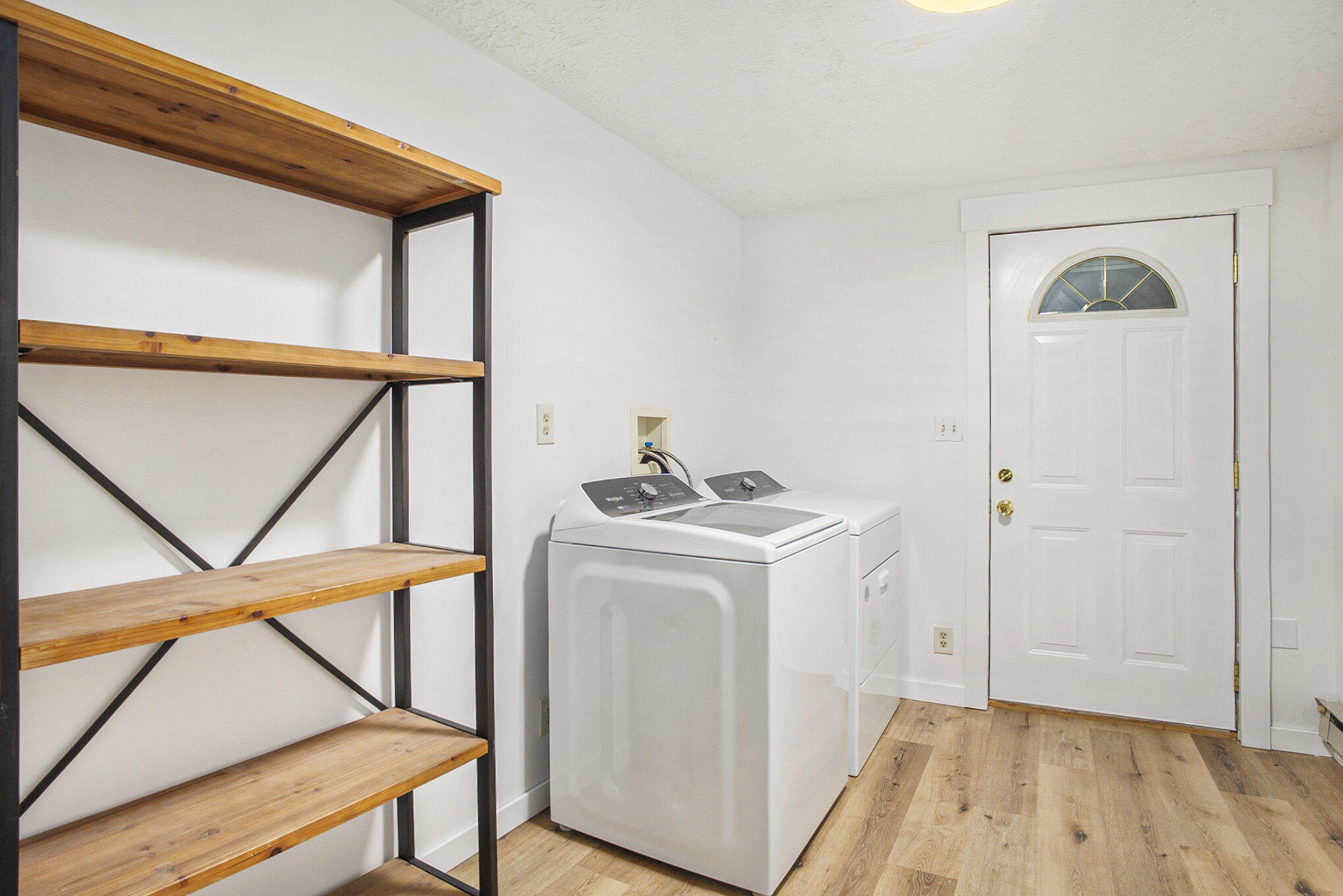 60053 East Oak Drive Decatur, MI 49045 - Photo 17 of 37 Laundry