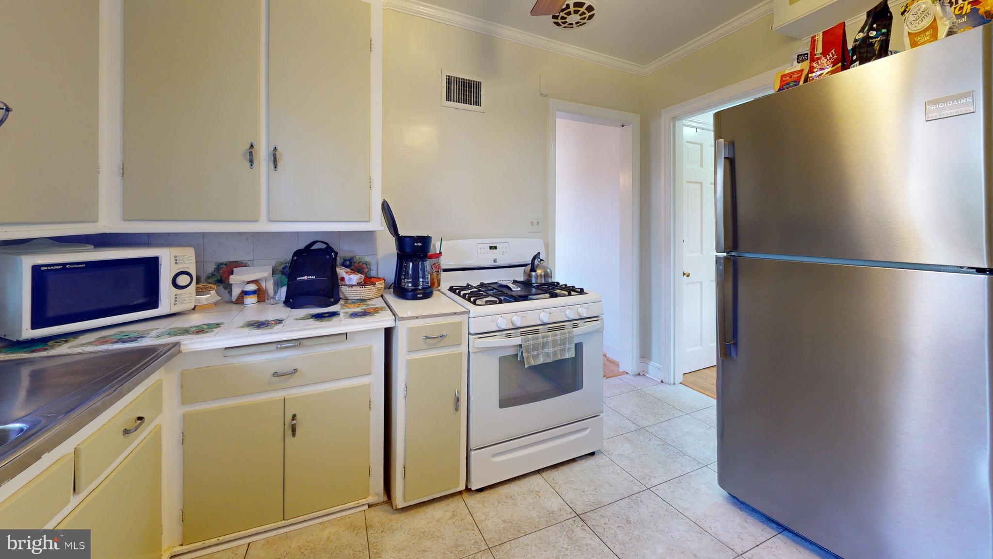 4602 Clemson Road College Park, MD 20740 - Photo 10 of 47 Kitchen Features Gas Range
