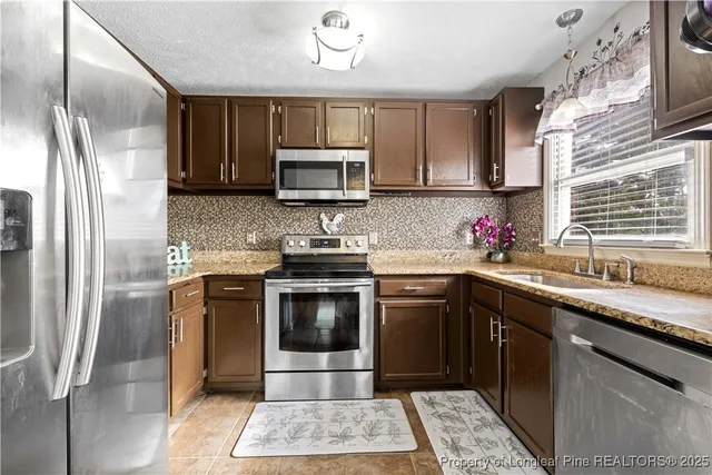 $238,900 | 712 Alexwood Drive, Hope Mills, NC 28348