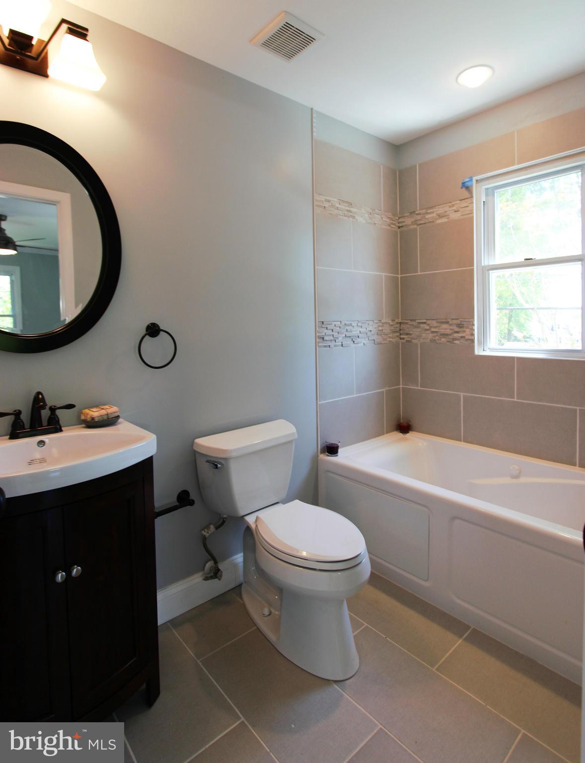 1801 Dunwoody Road Baltimore, MD 21234 - Photo 8 of 22 Bath