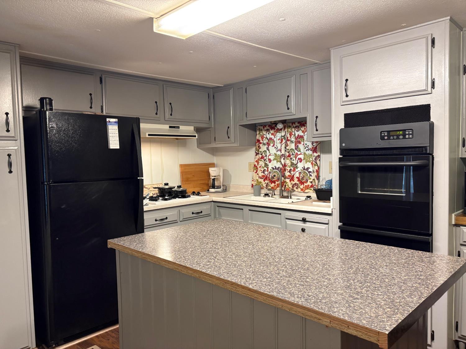4800 Auburn Folsom Road, Unit 29 Loomis, CA 95650 - Photo 1 of 19 a kitchen with stainless steel appliances granite countertop a refrigerator and a stove