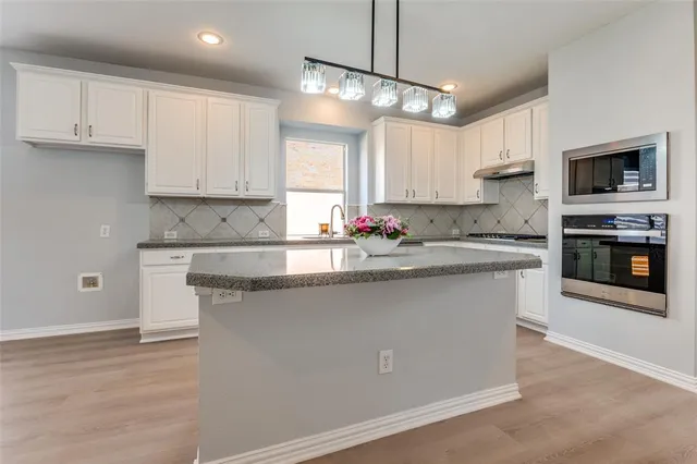 $859,900 | 695 Hollow Circle, Coppell, TX 75019