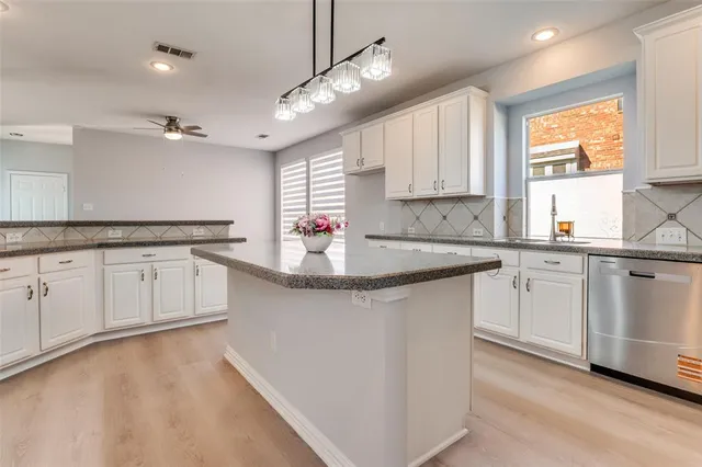 $859,900 | 695 Hollow Circle, Coppell, TX 75019