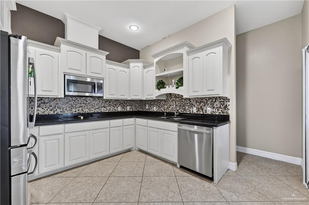 2715 Rhett Drive Pharr, TX 78577 - Photo 7 of 26
