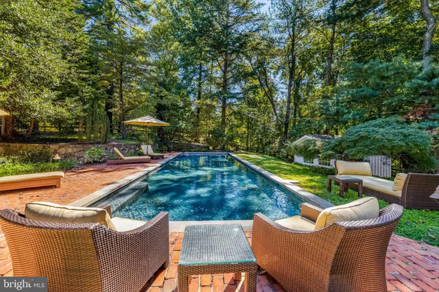a view of a dinning table and chairs in the patio