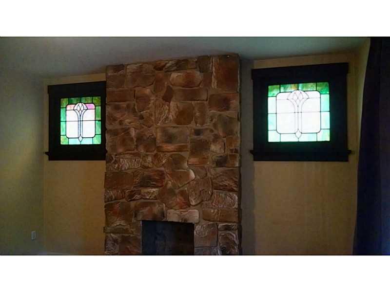 1505 Evergreen Road Pittsburgh, PA 15209 - Photo 14 of 21 Living Room.