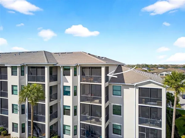 a view of a tennis court