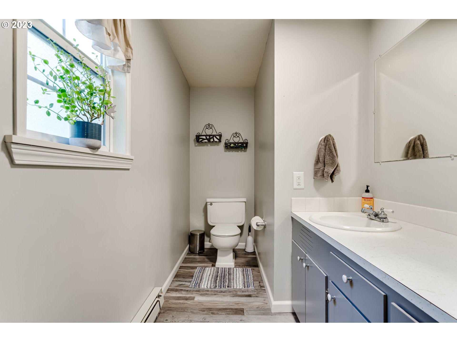 82277 Rattlesnake Road Dexter, OR 97431 - Photo 29 of 42 a bathroom with a sink a toilet and a mirror
