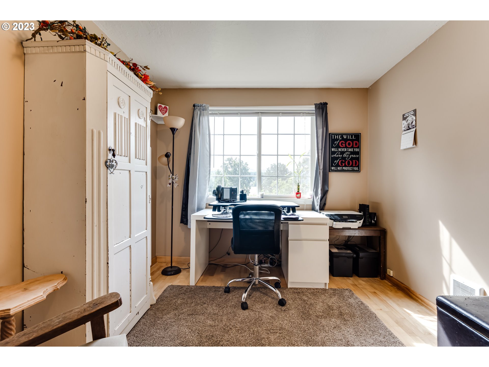 82277 Rattlesnake Road Dexter, OR 97431 - Photo 31 of 42 a view of a workspace with furniture and a window
