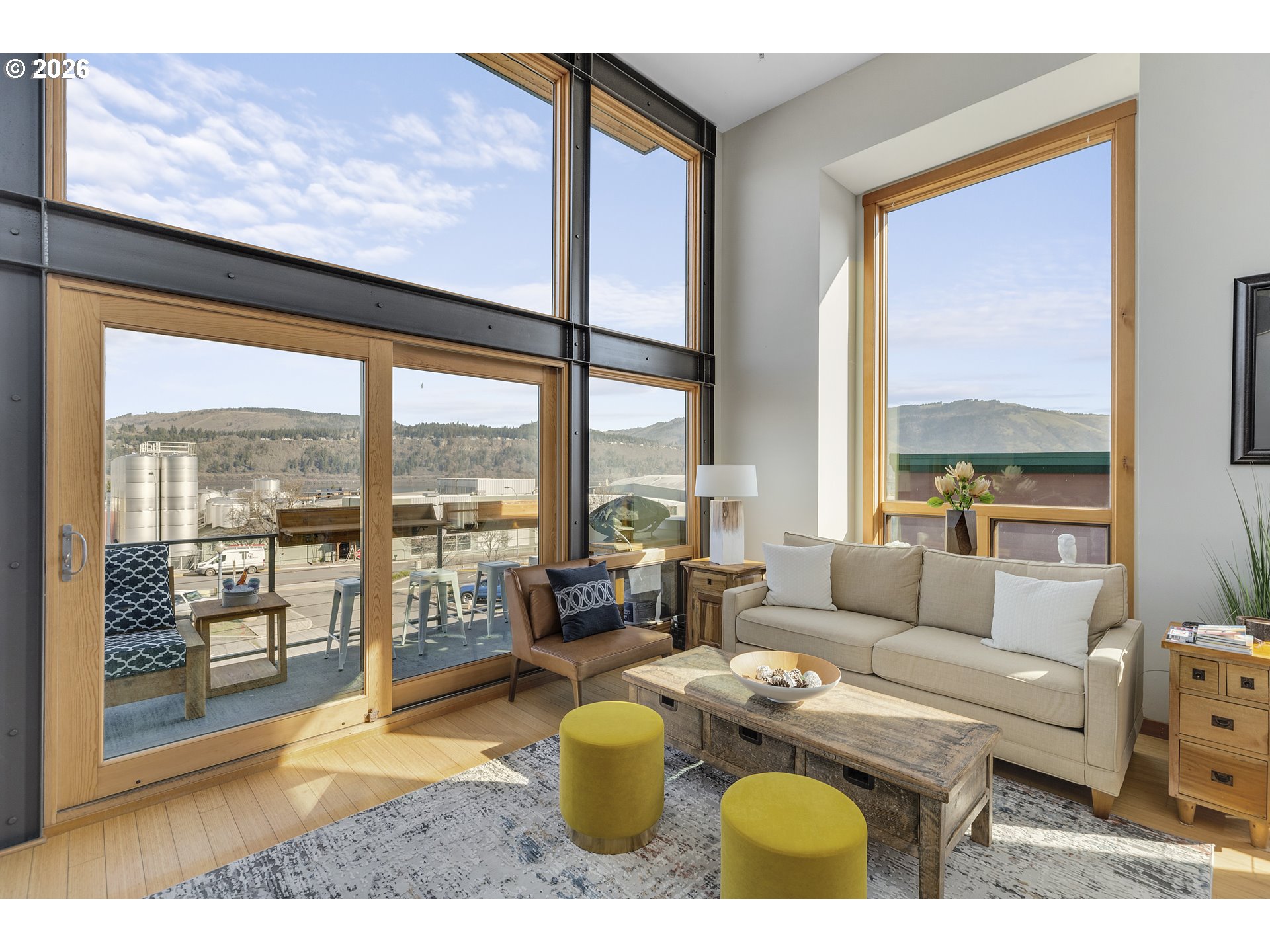 606 Cascade Avenue, Unit 1 Hood River, OR 97031 - Photo 2 of 23