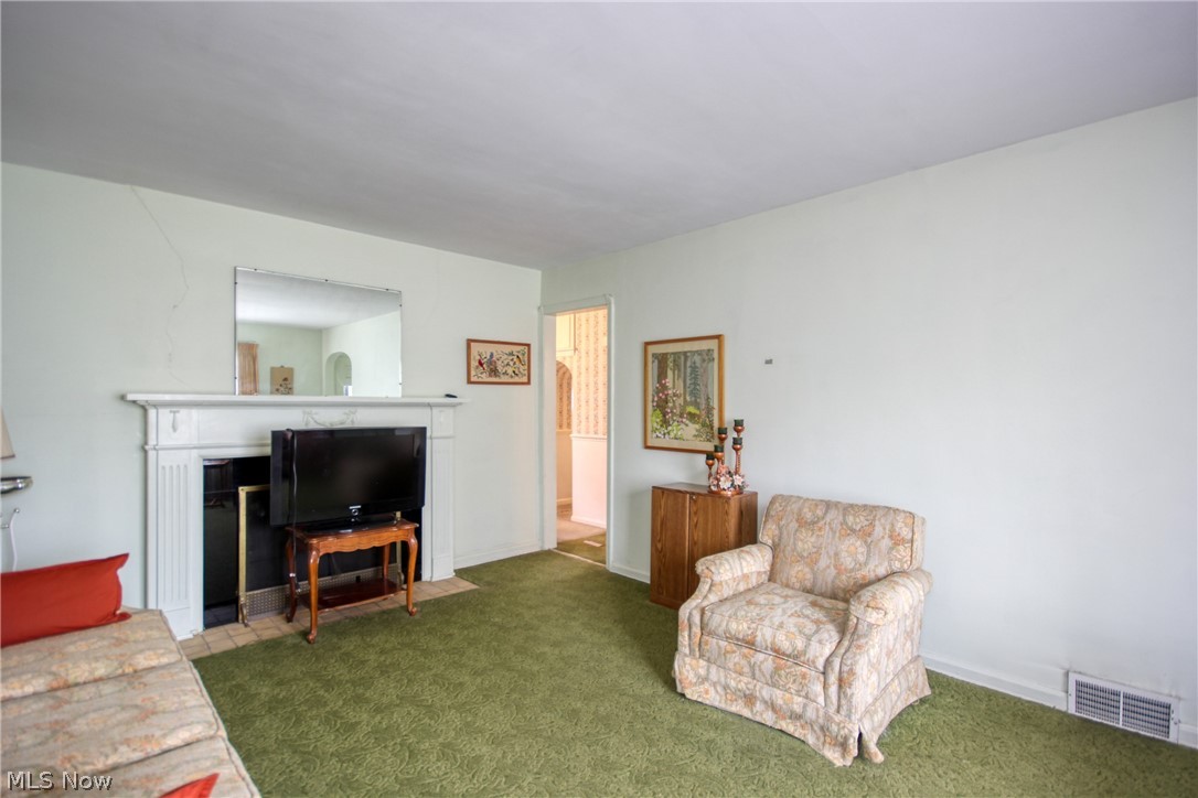 211 Hilen Road Akron, OH 44333 - Photo 6 of 29 Gallery Image 6