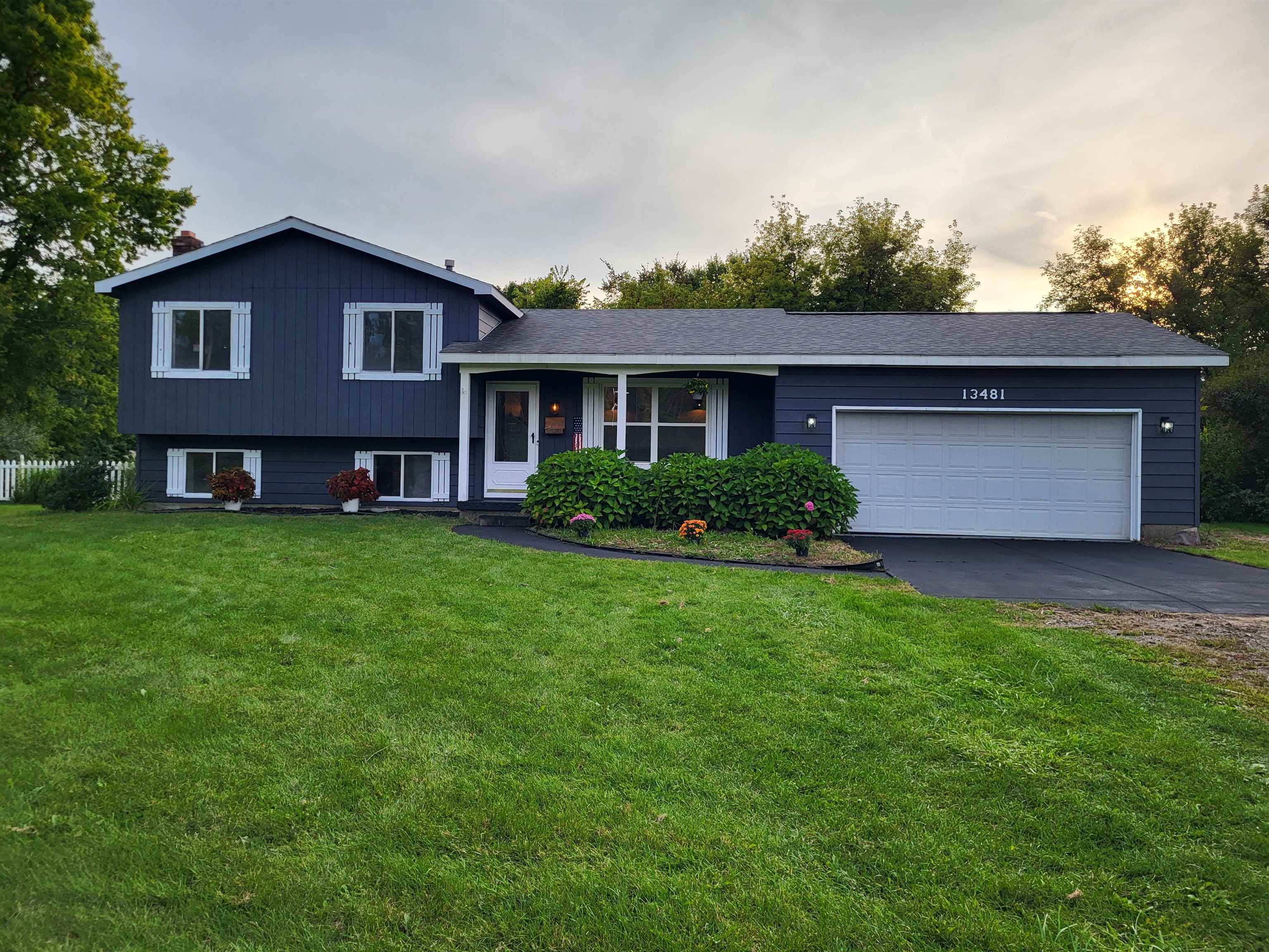 13481 Seymour Road Montrose, MI 48457 - Photo 1 of 40