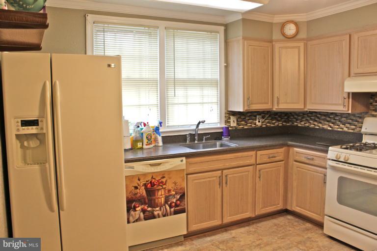 6722 Queens Road Alexandria, VA 22306 - Photo 2 of 28 Kitchen