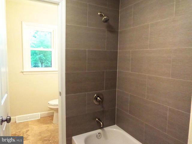 15711 Radwick Lane Silver Spring, MD 20906 - Photo 11 of 30 Bath
