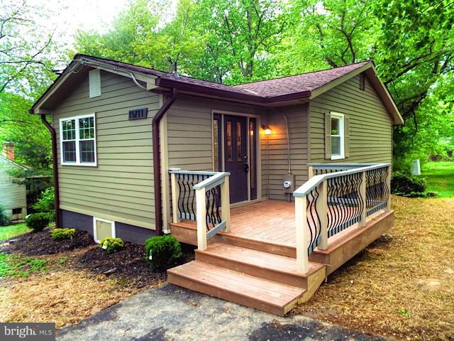 15711 Radwick Lane Silver Spring, MD 20906 - Photo 6 of 30 Exterior (Front)
