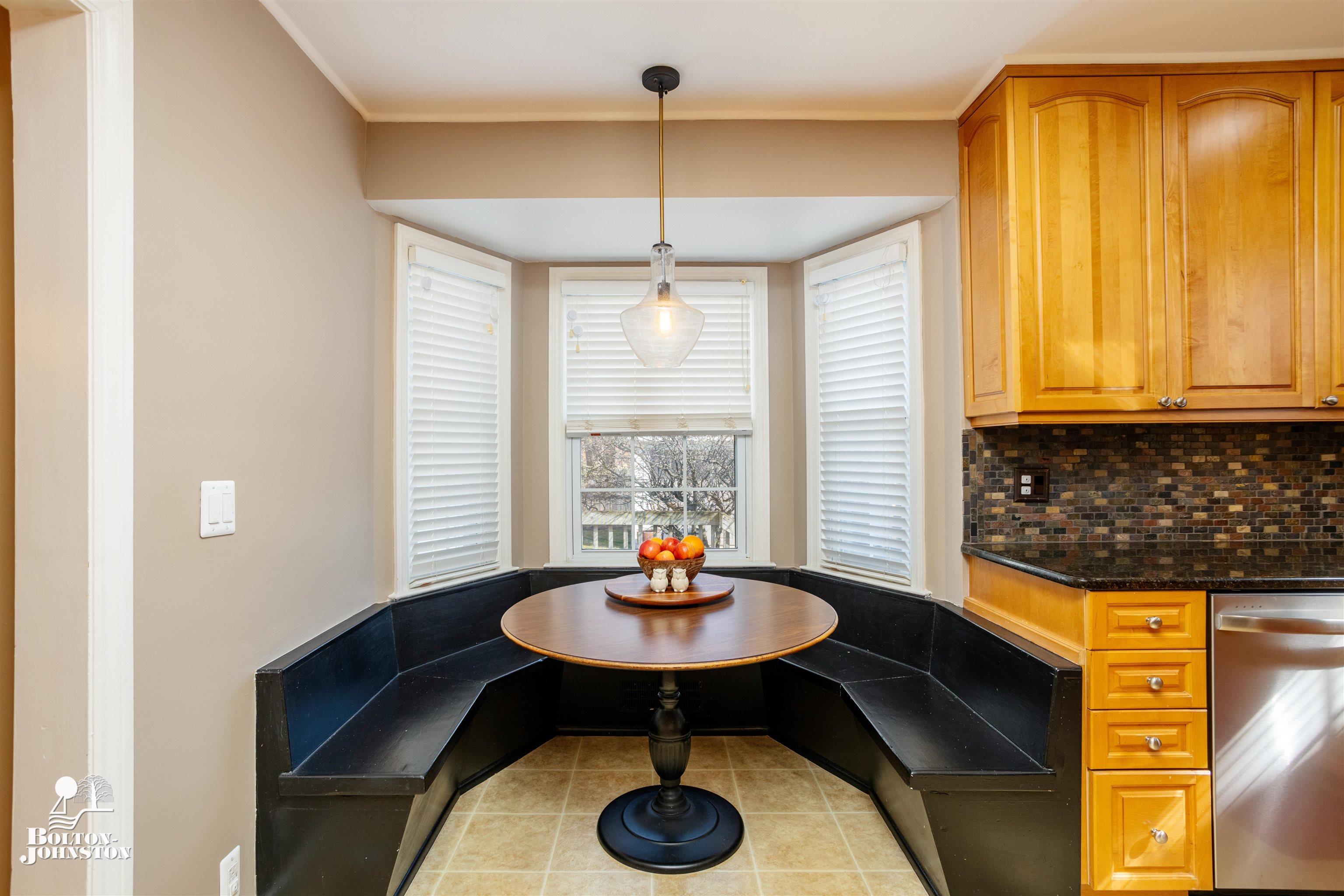 454 Fisher Road Grosse Pointe, MI 48230 - Photo 9 of 41 50135331-5a6c0fd7-b30c-41ec-a8db-e1457cea1099.JPG