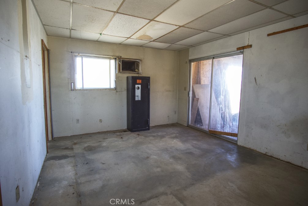 80422 Baseline Road Twentynine Palms, CA 92277 - Photo 20 of 30 a view of an empty room with a window