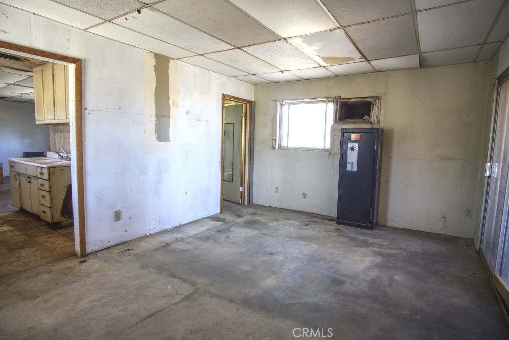 80422 Baseline Road Twentynine Palms, CA 92277 - Photo 21 of 30 a view of a livingroom with an empty room