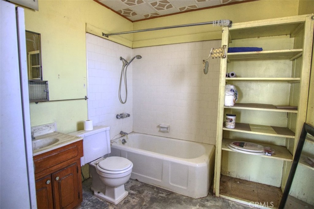 80422 Baseline Road Twentynine Palms, CA 92277 - Photo 23 of 30 a bathroom with a toilet sink vanity tub and shower