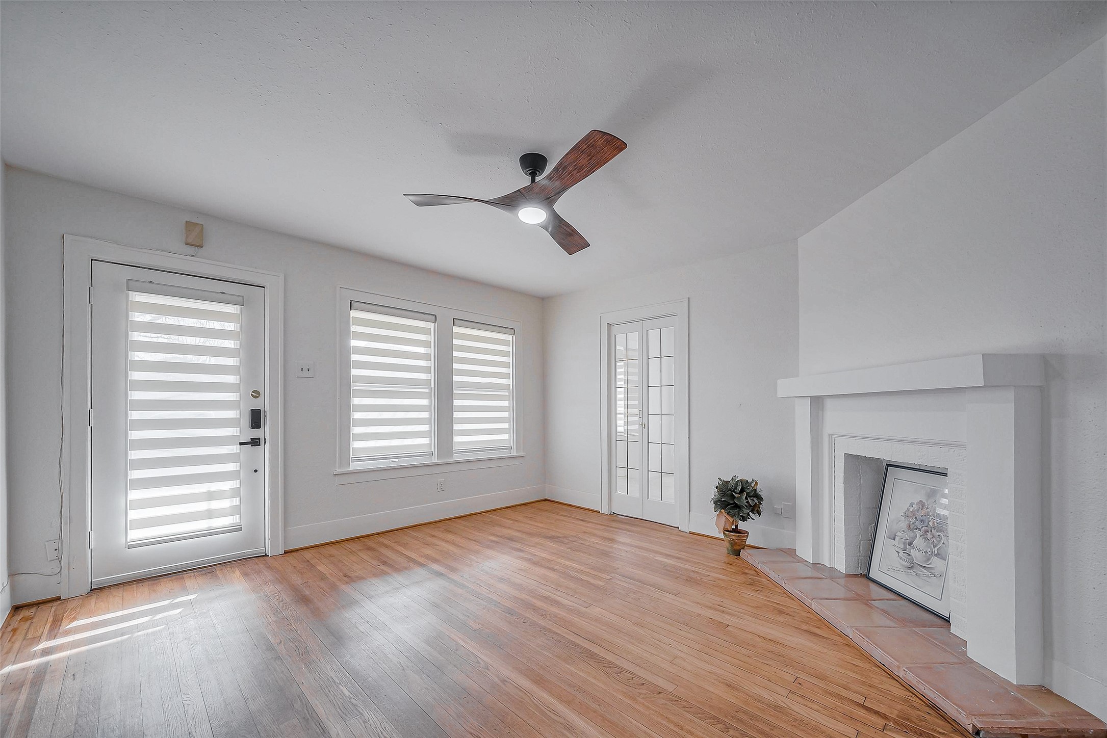 1614 Ridgewood Street Houston, TX 77006 - Photo 4 of 24