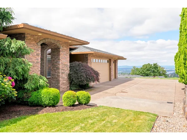 $979,000 | 2926 Northwest 12th Avenue, Camas, WA 98607
