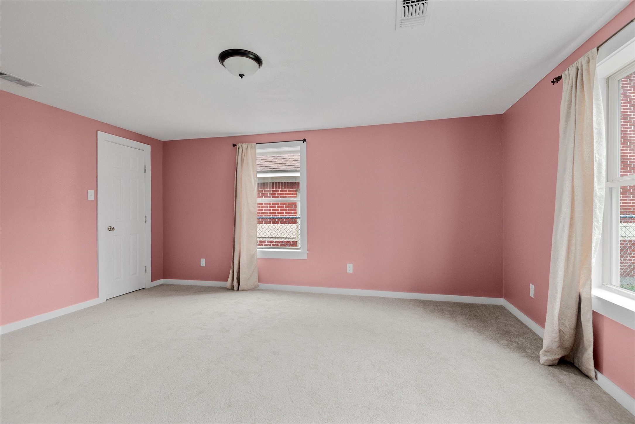 3914 Cetti Street Houston, TX 77009 - Photo 13 of 22 an empty room with windows