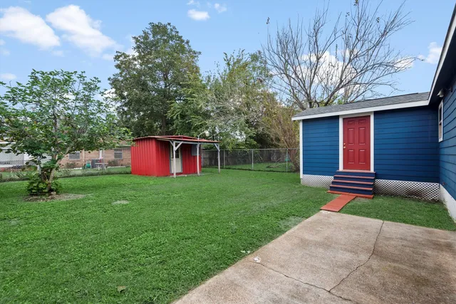 a view of a yard with a house and garden
