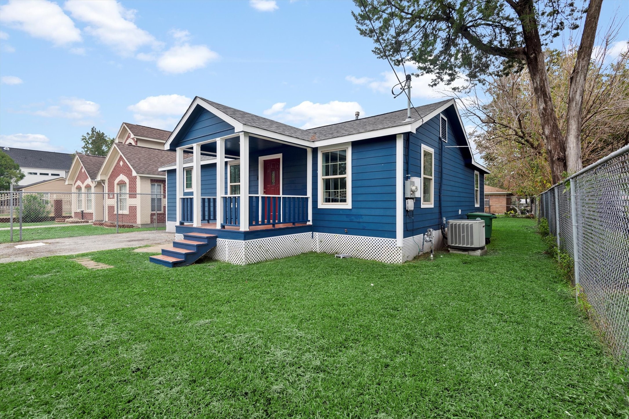 3914 Cetti Street Houston, TX 77009 - Photo 2 of 22 a view of a house with a yard porch and sitting area