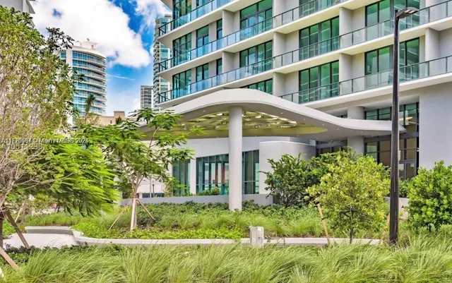 $700,000 | 501 Northeast 31st Street, Unit 3310, Miami, FL 33137