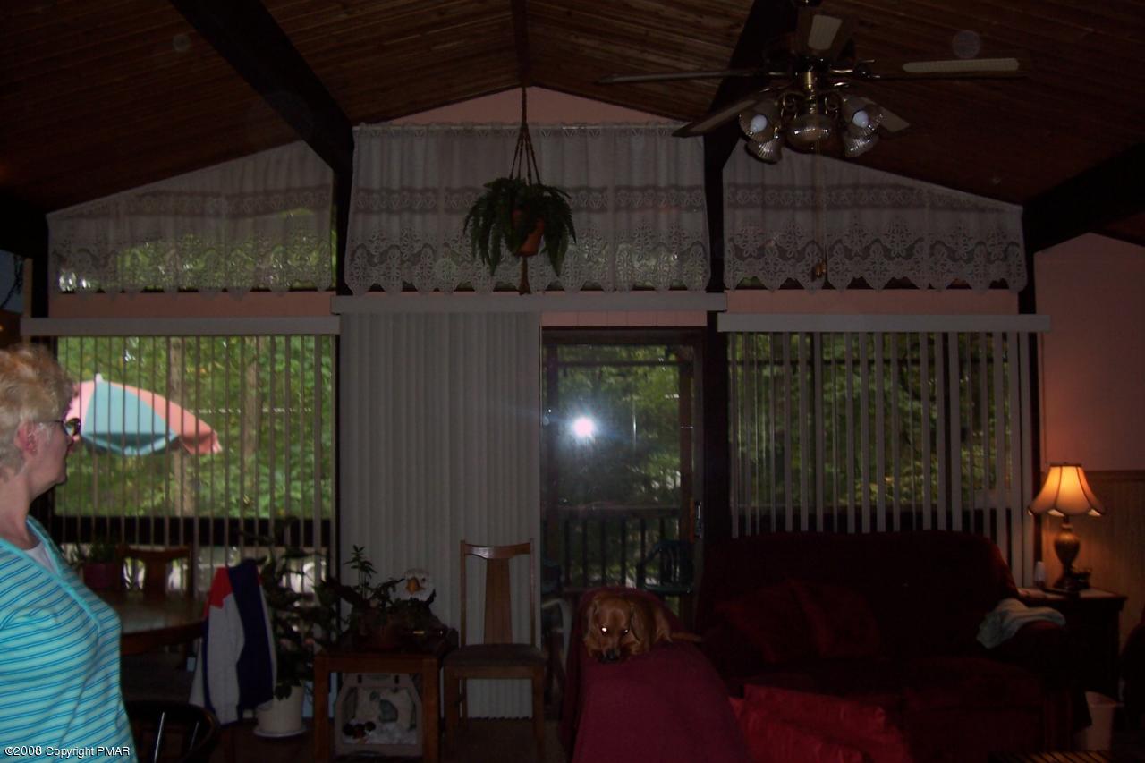 108 Rim Road East Stroudsburg, PA 18302 - Photo 8 of 17 LIV.RM./DIN.RM.COMBO