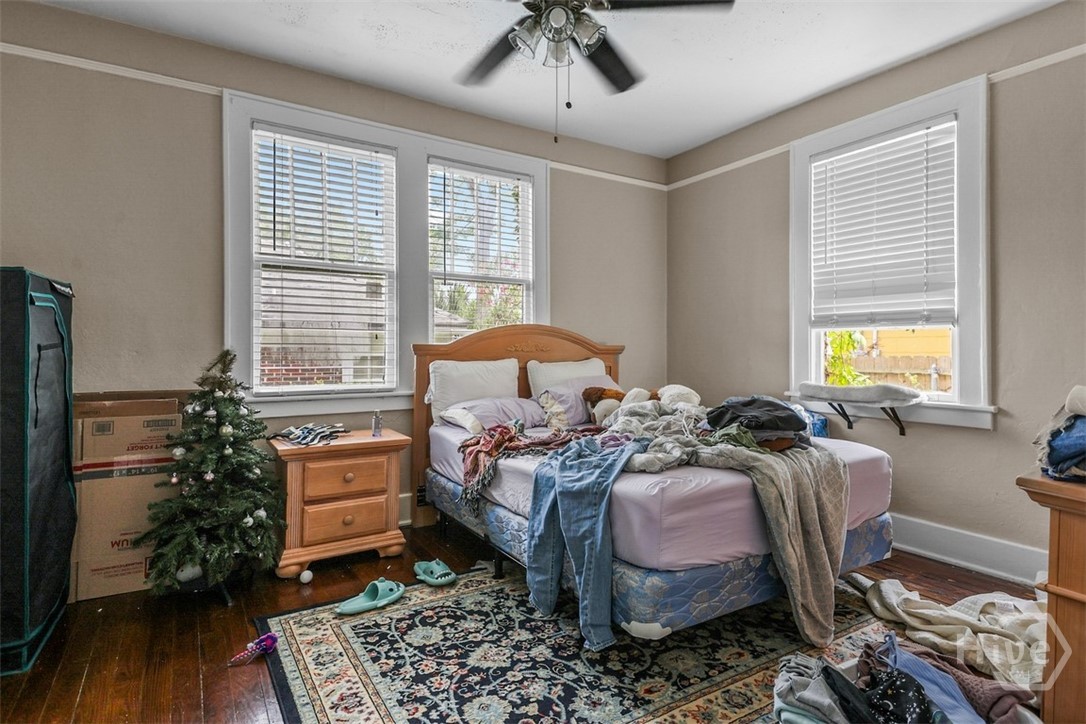 724 East 49th Street Savannah, GA 31405 - Photo 15 of 43 Unit A main bedroom (new tenant, new pics to follow)