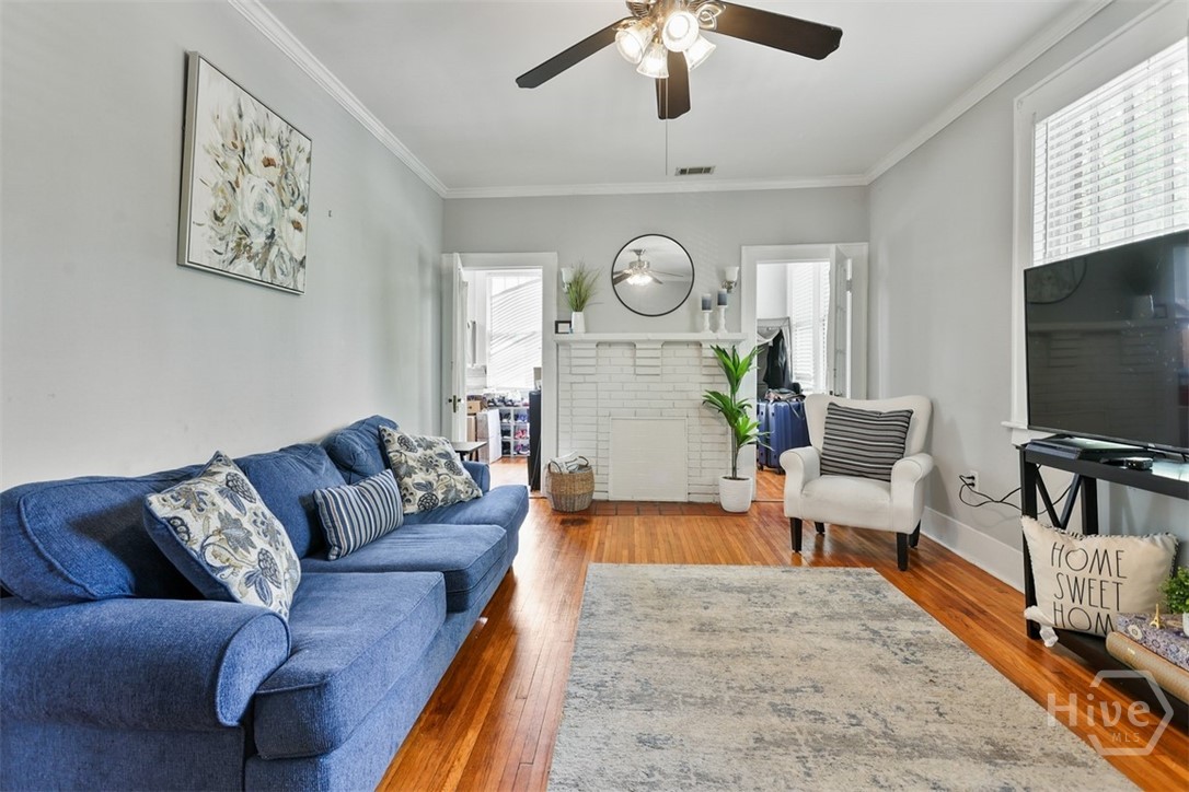 724 East 49th Street Savannah, GA 31405 - Photo 20 of 43 Unit B sunny living room.