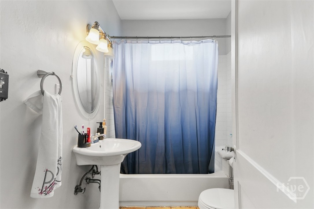 724 East 49th Street Savannah, GA 31405 - Photo 30 of 43 Bath Unit B