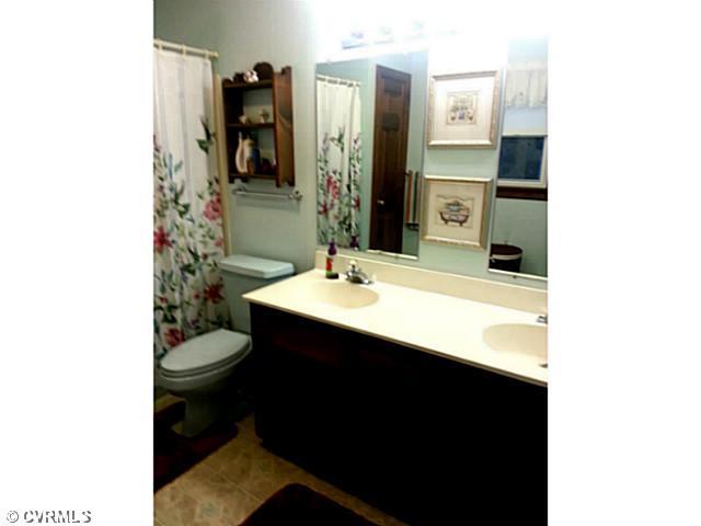 3607 Pacetown Road Sandy Hook, VA 23153 - Photo 8 of 22 Living Room