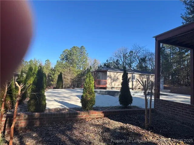 a view of a small space in the back yard