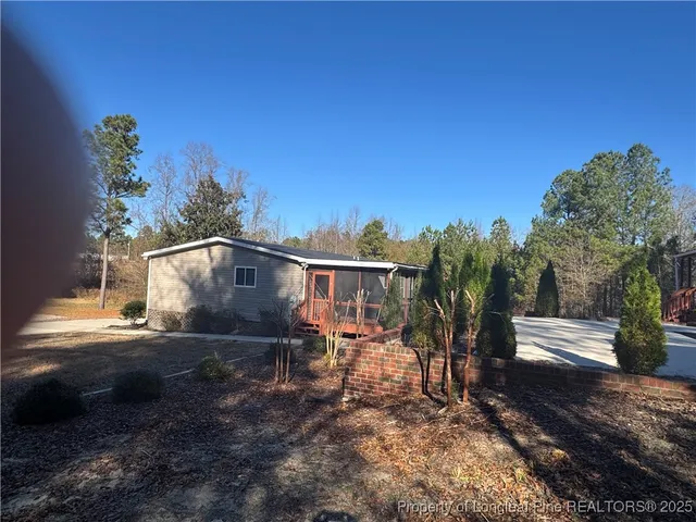 a view of yard with tree in it