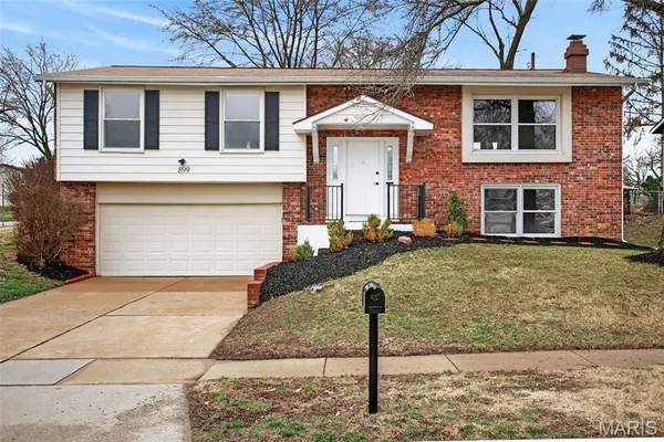 $347,000 | 899 Oklahoma Avenue, Ballwin, MO 63021