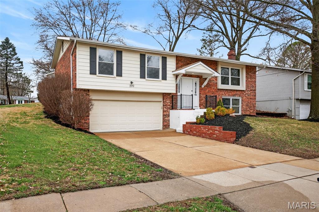 899 Oklahoma Avenue Ballwin, MO 63021 - Photo 2 of 51